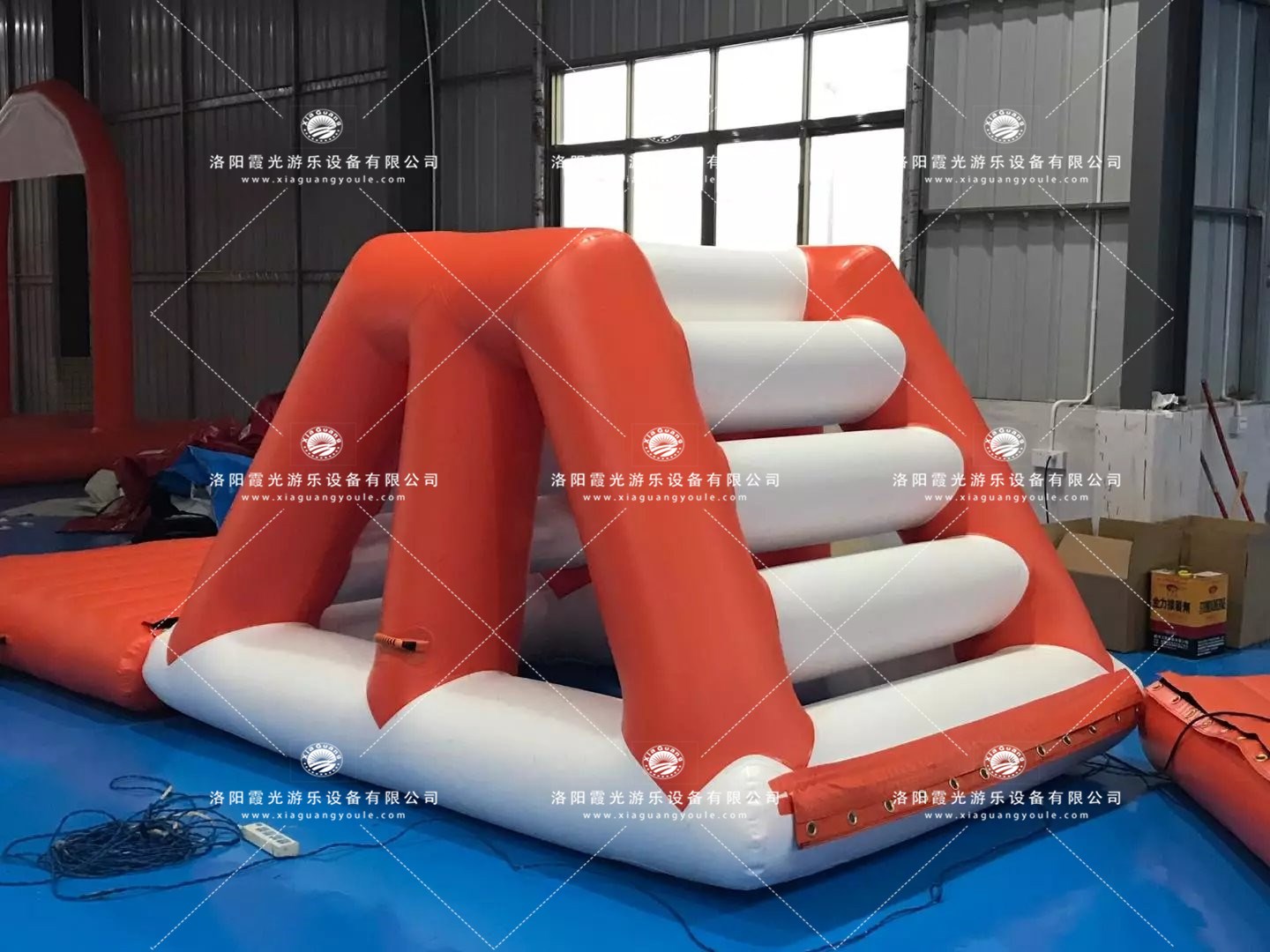 两当水上闯关设施